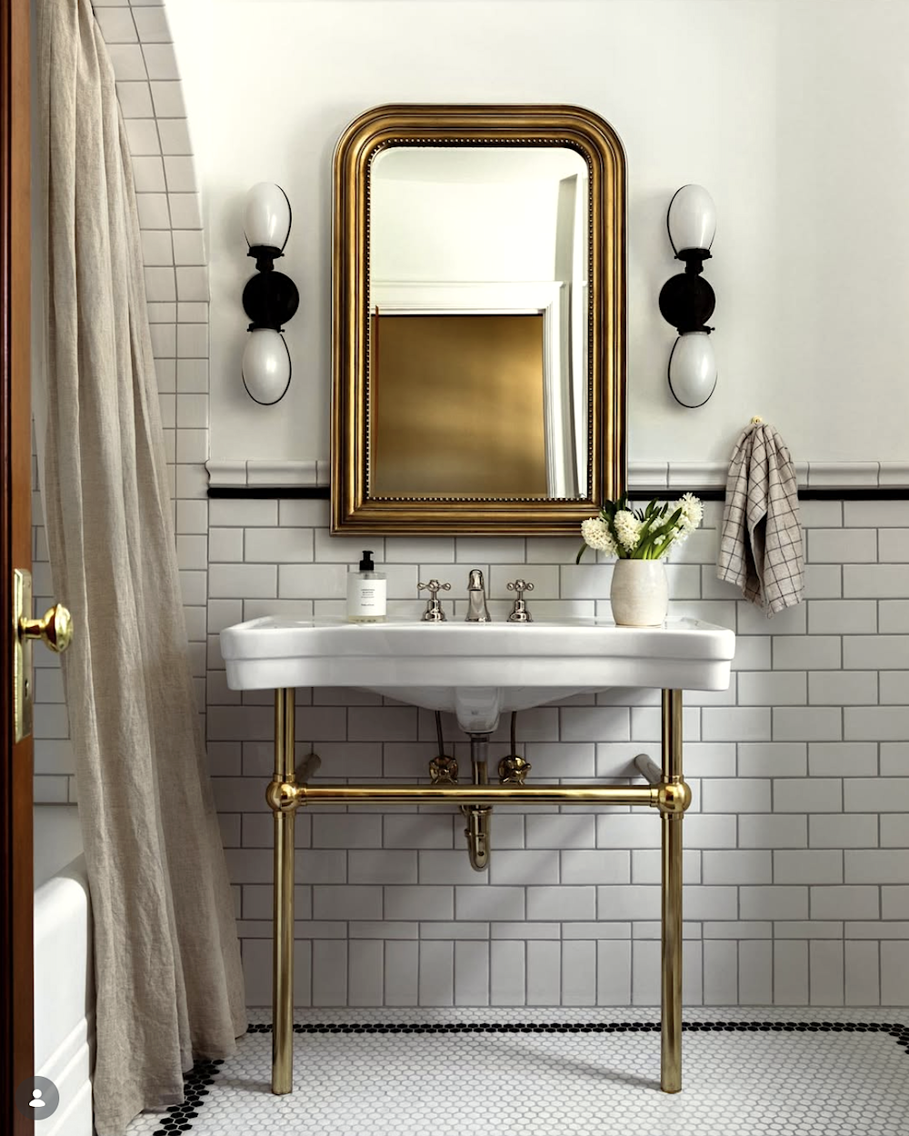 Oho Interiors on Instagram photo: @taylorhallobrien - Wonderful interior design inspiration.